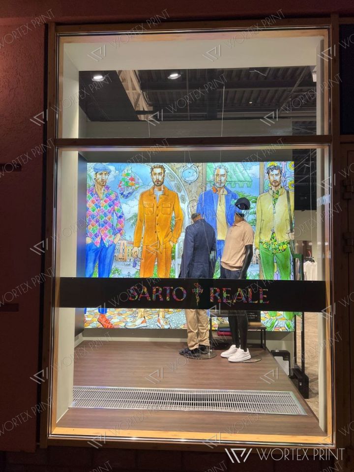 Витрины Sarto Reale с иллюстрациями коллекции
