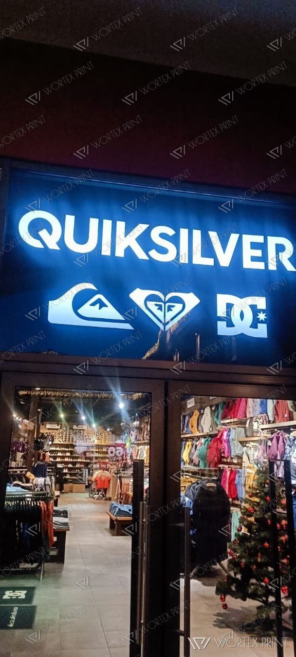 Вывеска Quiksilver, Roxy и DC для магазина в ТЦ