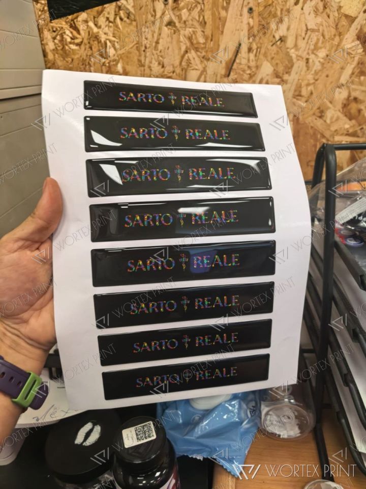 Этикетки Sarto Reale на чёрной плёнке