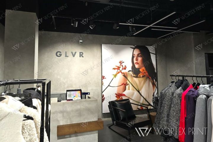 Интерьерный постер GLVR в торговом зале магазина Gulliver