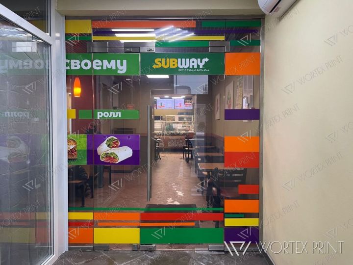 Оформление окон и витрин ресторанов Subway