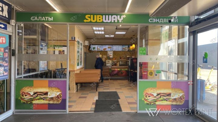 Оформление ресторана Subway: витрины и меню