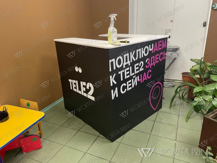 Оклейка стойки Tele2 «Подключаем здесь и сейчас»