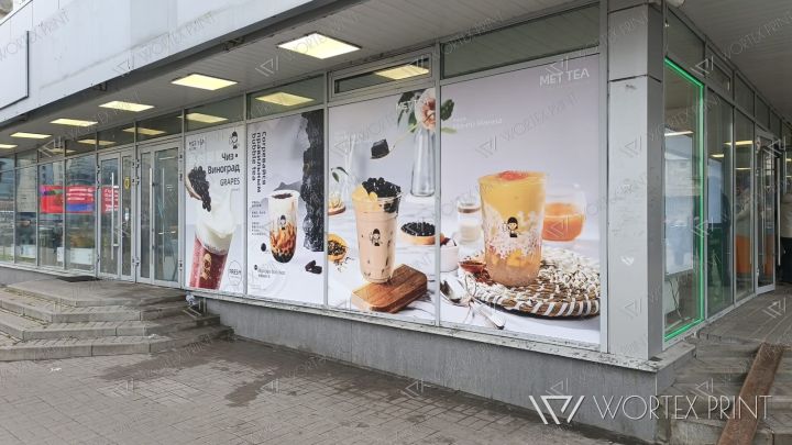 Оклейка витрин кофейни постерами напитков